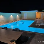 Bona - Private Pool Oasis * מוסטר