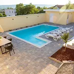 Bona - Private Pool Oasis *