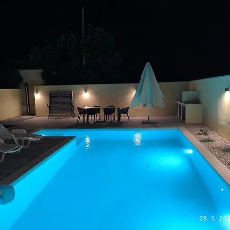 Villa Bona - Private Pool Oasis *