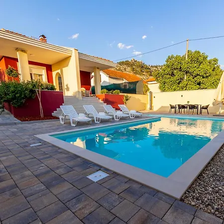 Villa Bona - Private Pool Oasis