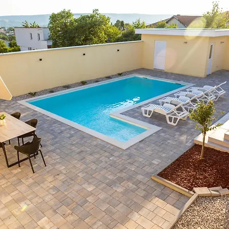Bona - Private Pool Oasis *