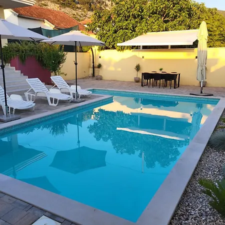 Bona - Private Pool Oasis Villa Mostar